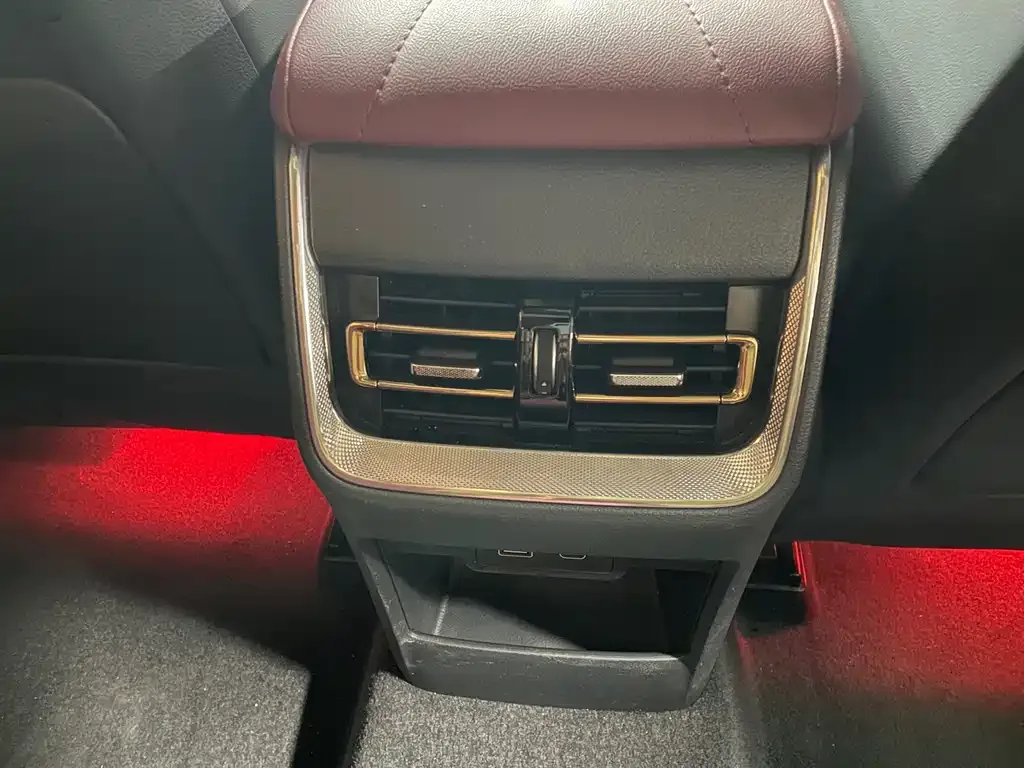 Hongqi H5 — фото 3
