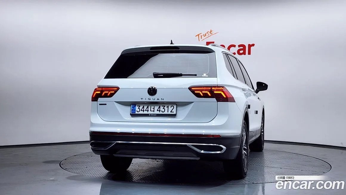 Volkswagen Tiguan — фото 4