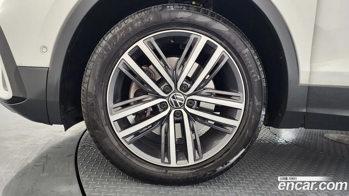 Volkswagen Tiguan — фото 9
