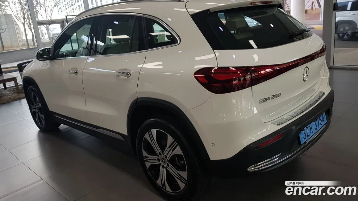 Mercedes-Benz EQA — фото 10