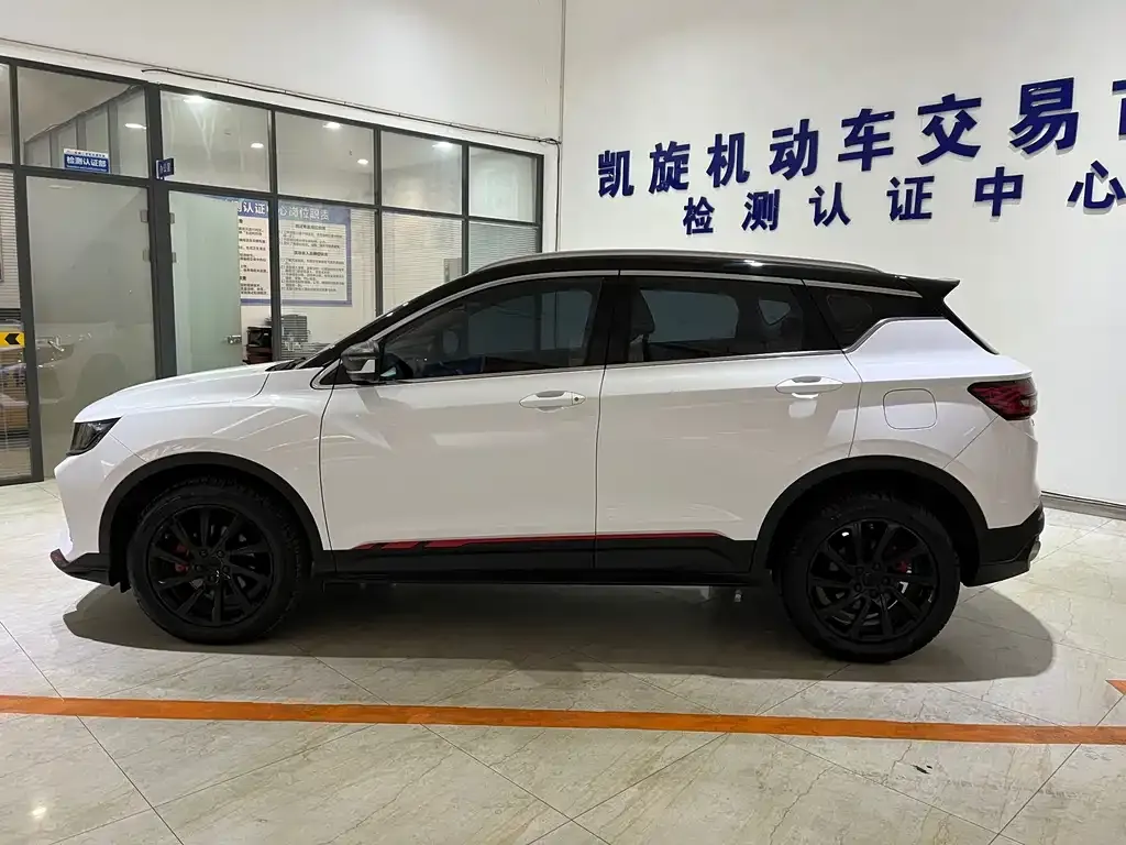 Geely Binyue — фото 10