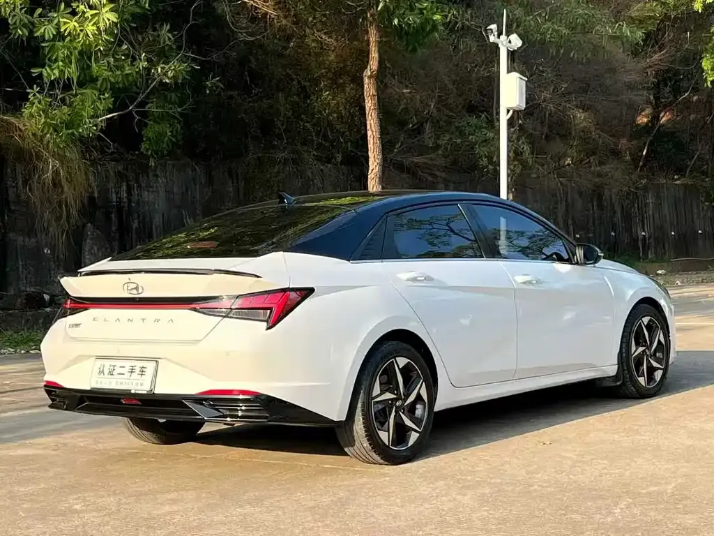 Hyundai Elantra — фото 4