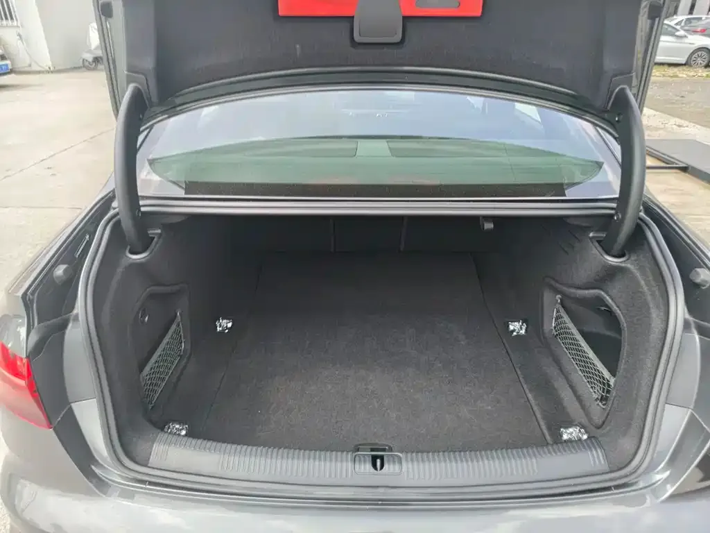 Audi A4L 2024 из CN, фото 3