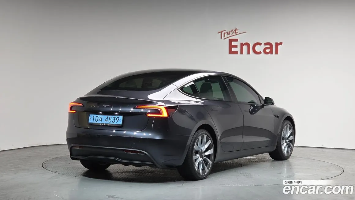 Tesla Model 3 — фото 3