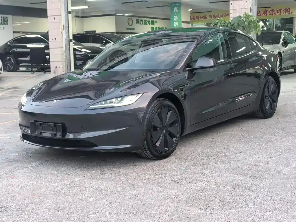 Tesla Model 3 — фото 4