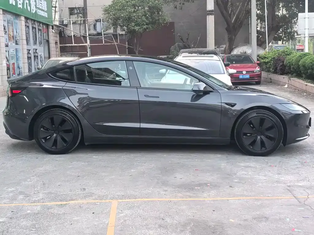 Tesla Model 3 — фото 7
