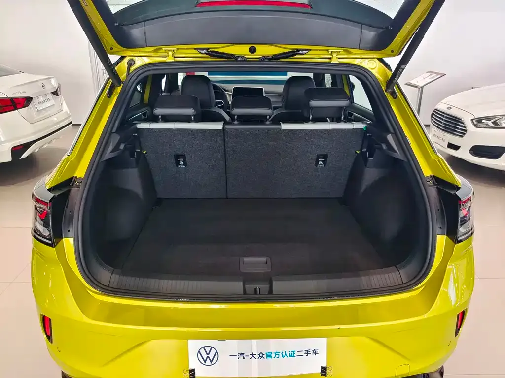 Volkswagen T-Roc — фото 6