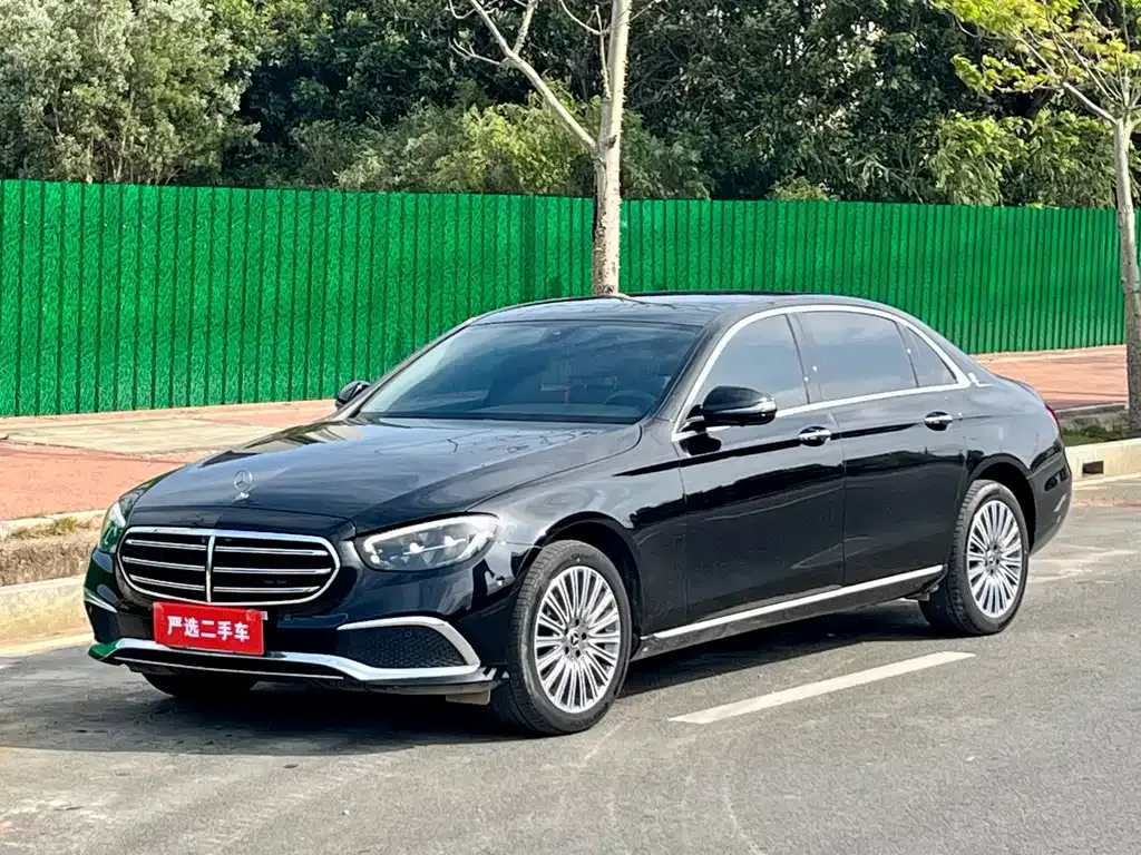 Mercedes-Benz E-Class — фото 1