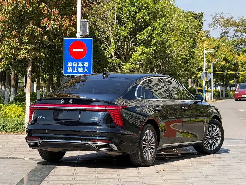 Hongqi H5 — фото 8