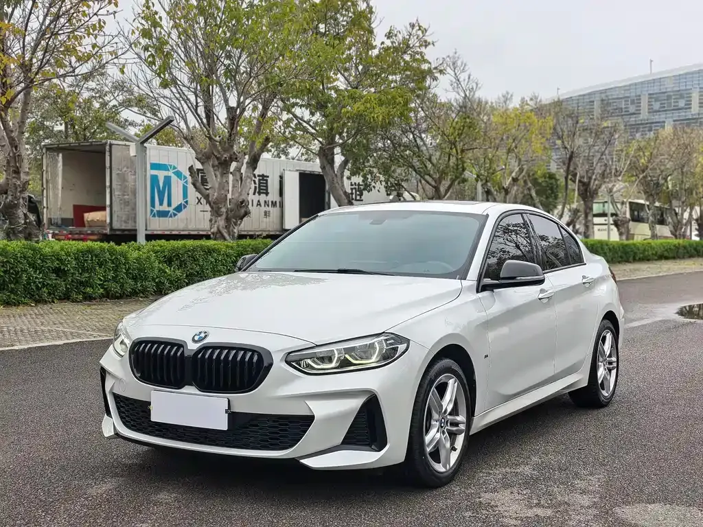 BMW 1 Series — фото 1