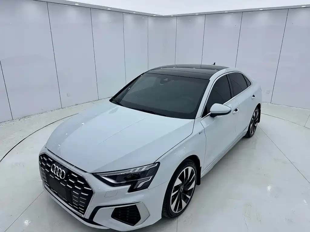 Audi A3 2023 из CN, фото 1