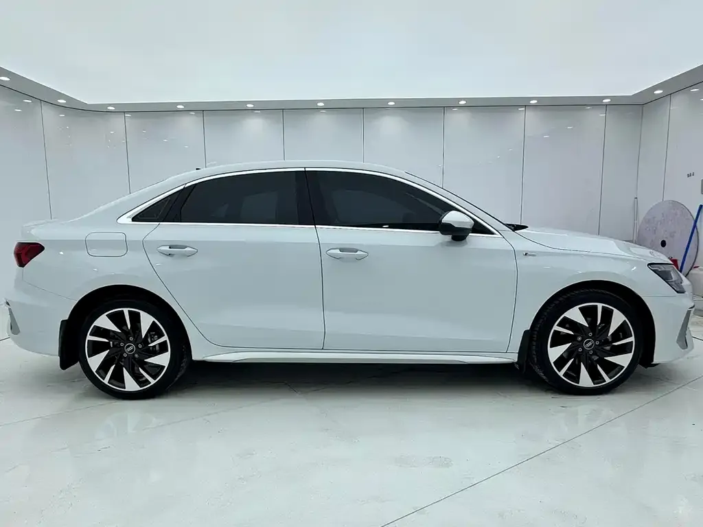 Audi A3 2023 из CN, фото 5