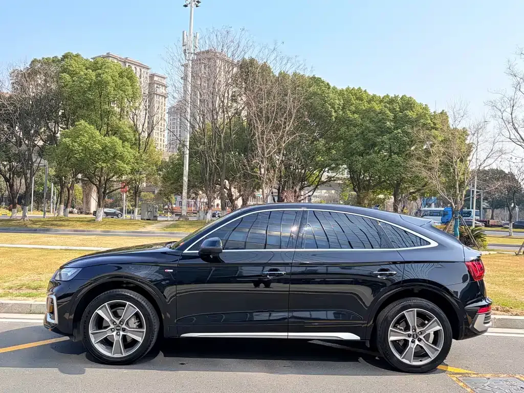 Audi Q5L Sportback 2021 из CN, фото 4