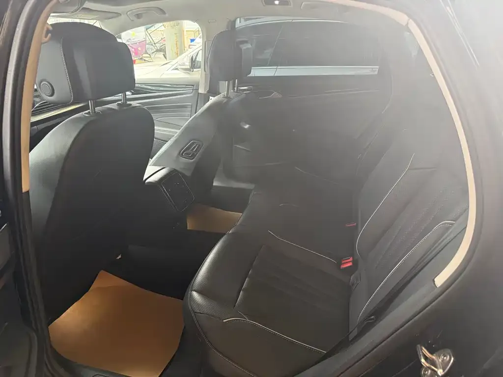 Volkswagen Passat 2024 из CN, фото 2
