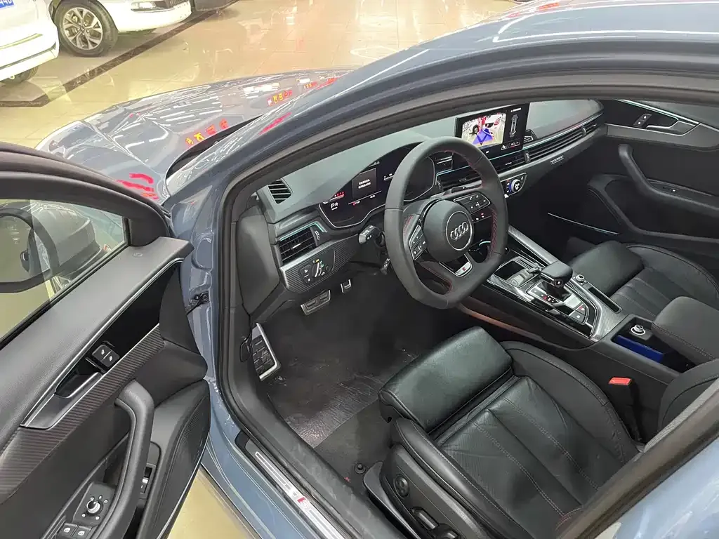 Audi A4L 2023 из CN, фото 4