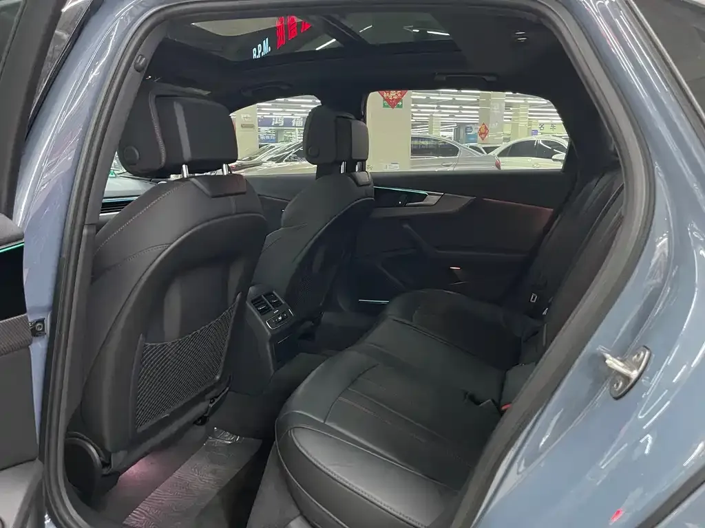 Audi A4L 2023 из CN, фото 2