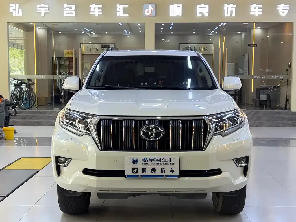 Toyota Prado — фото 1
