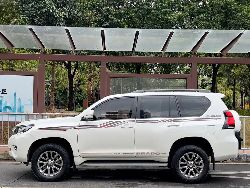 Toyota Prado — фото 9