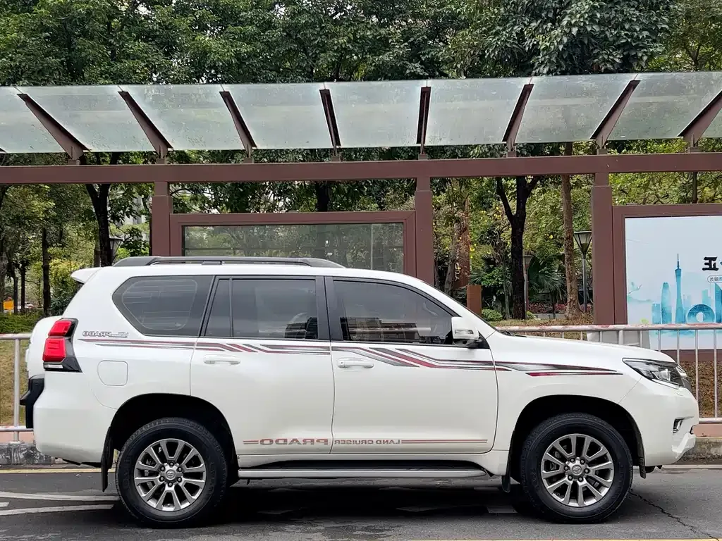 Toyota Prado — фото 10