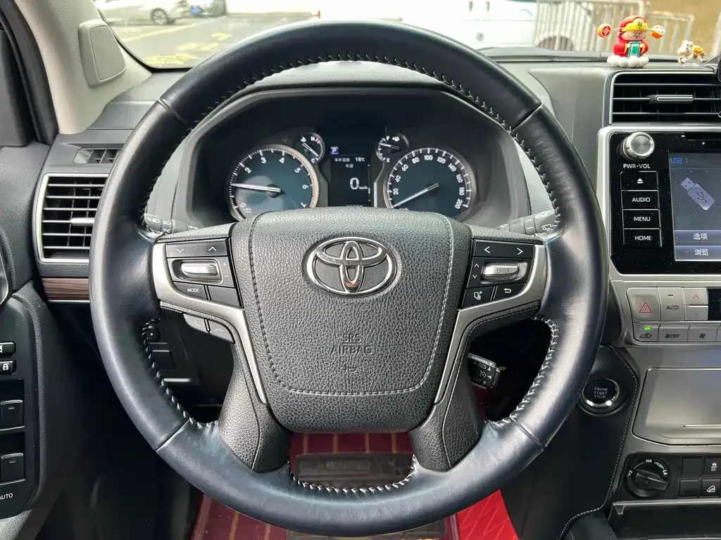 Toyota Prado — фото 3