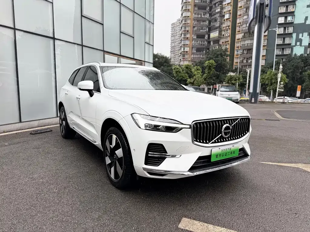 Volvo XC60 PHEV — фото 10
