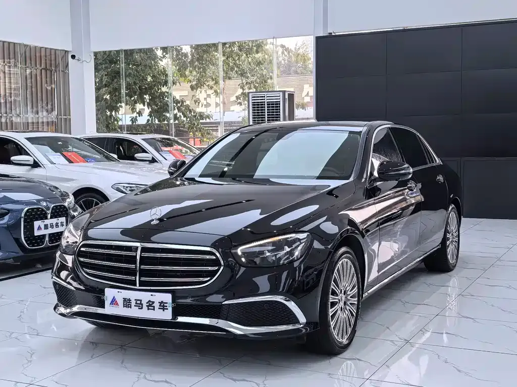 Mercedes-Benz E-Class — фото 1