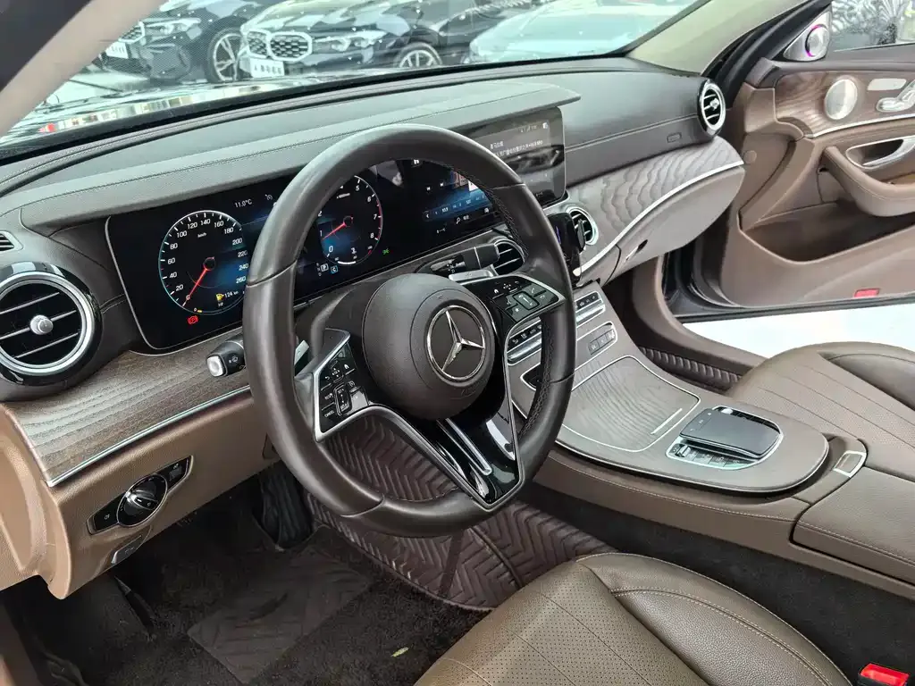 Mercedes-Benz E-Class — фото 10