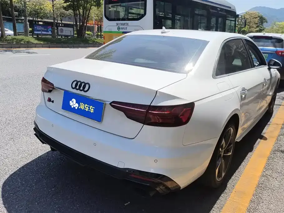 Audi A4L 2022 из CN, фото 9