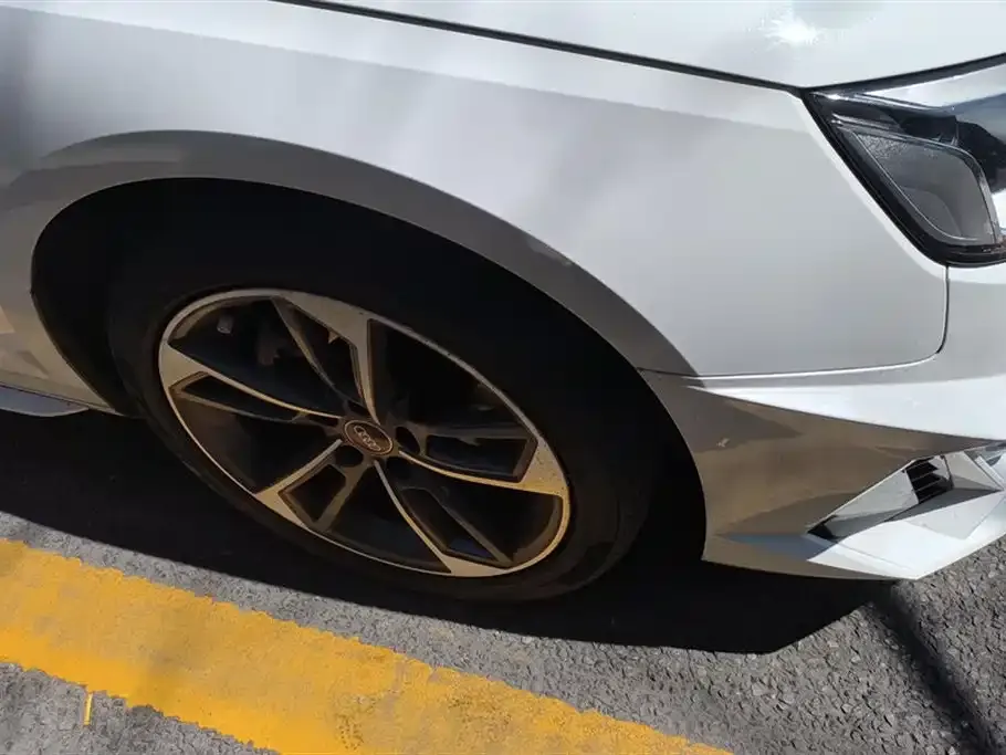 Audi A4L 2022 из CN, фото 6