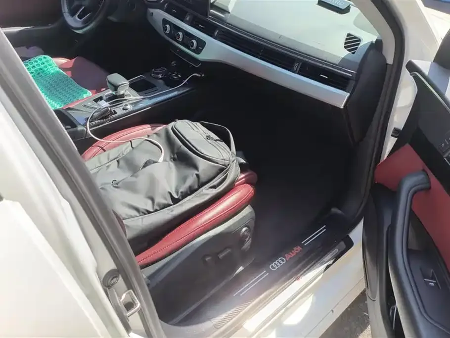 Audi A4L 2022 из CN, фото 4