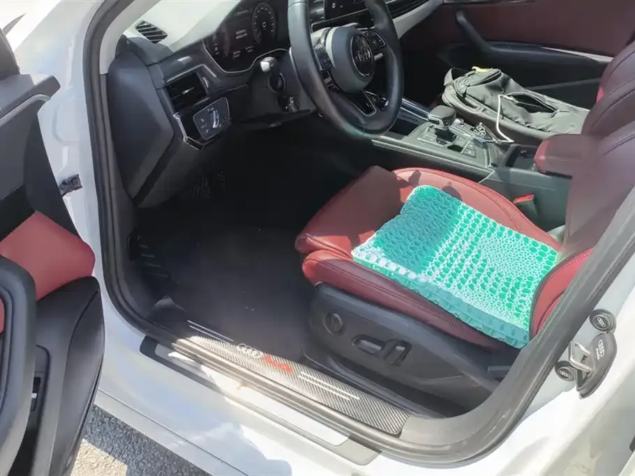 Audi A4L 2022 из CN, фото 5