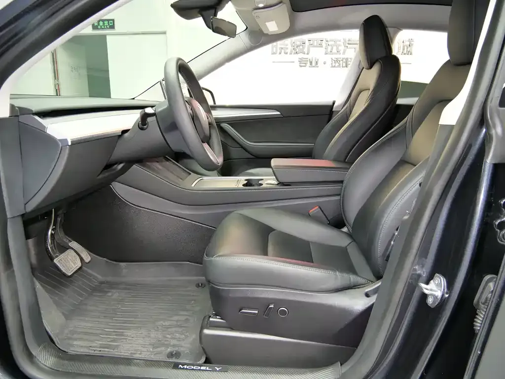 Tesla Model Y — фото 6