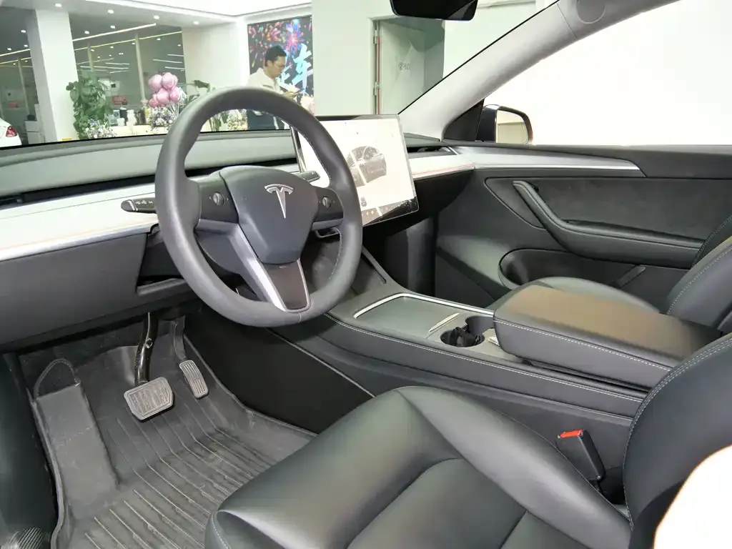 Tesla Model Y — фото 4