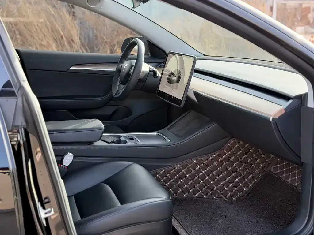 Tesla Model 3 — фото 8