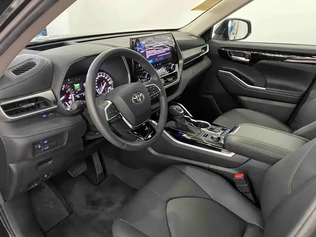 Toyota Highlander — фото 10