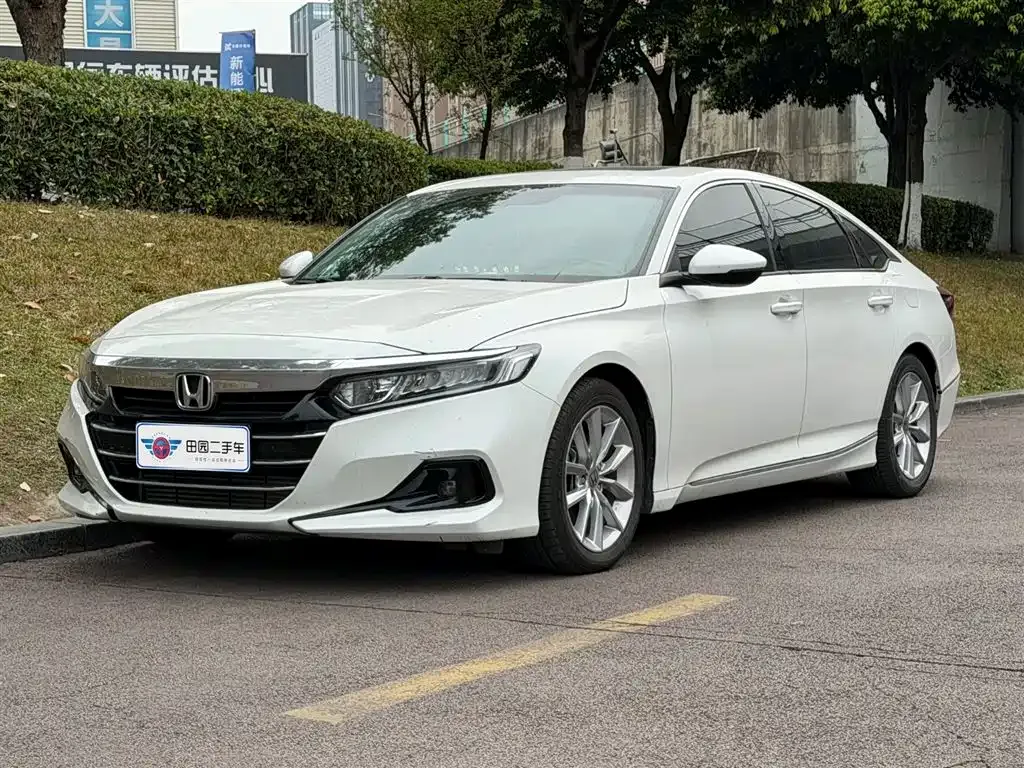 Honda Accord — фото 1