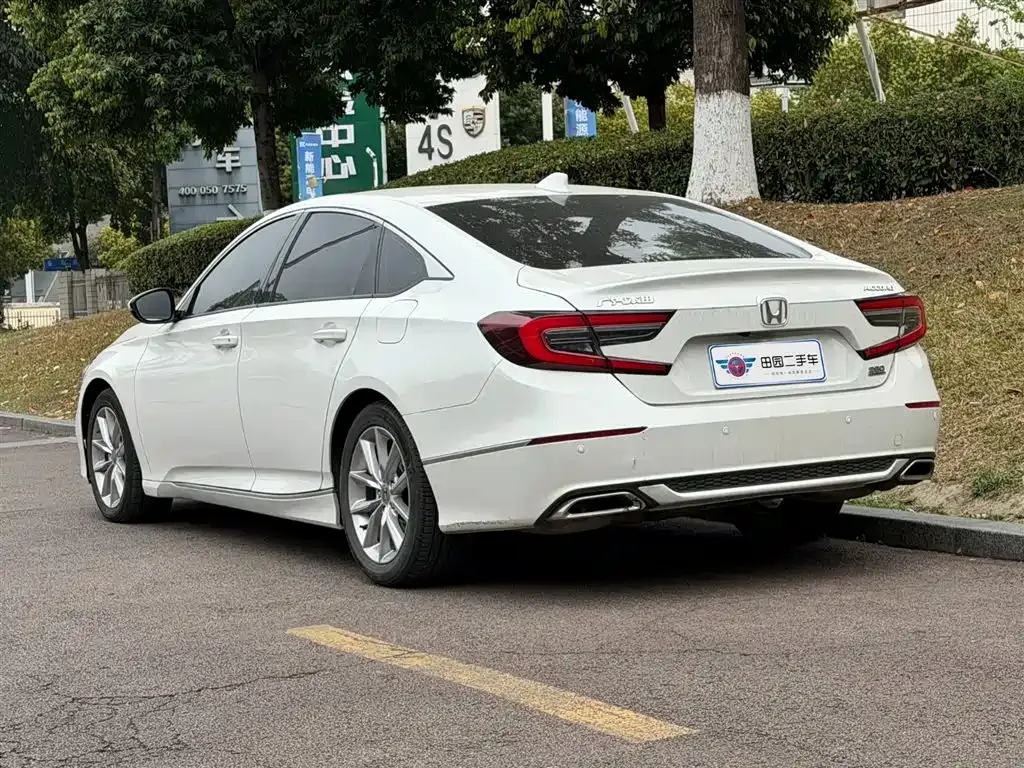 Honda Accord — фото 9