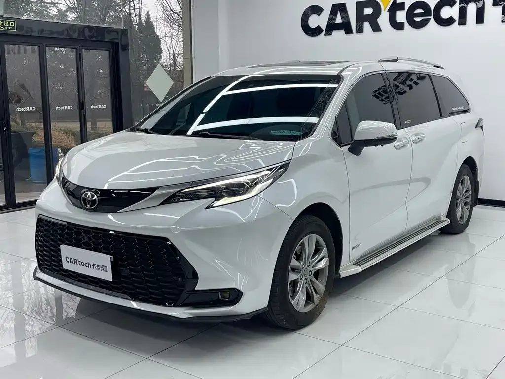 Toyota Sienna — фото 1