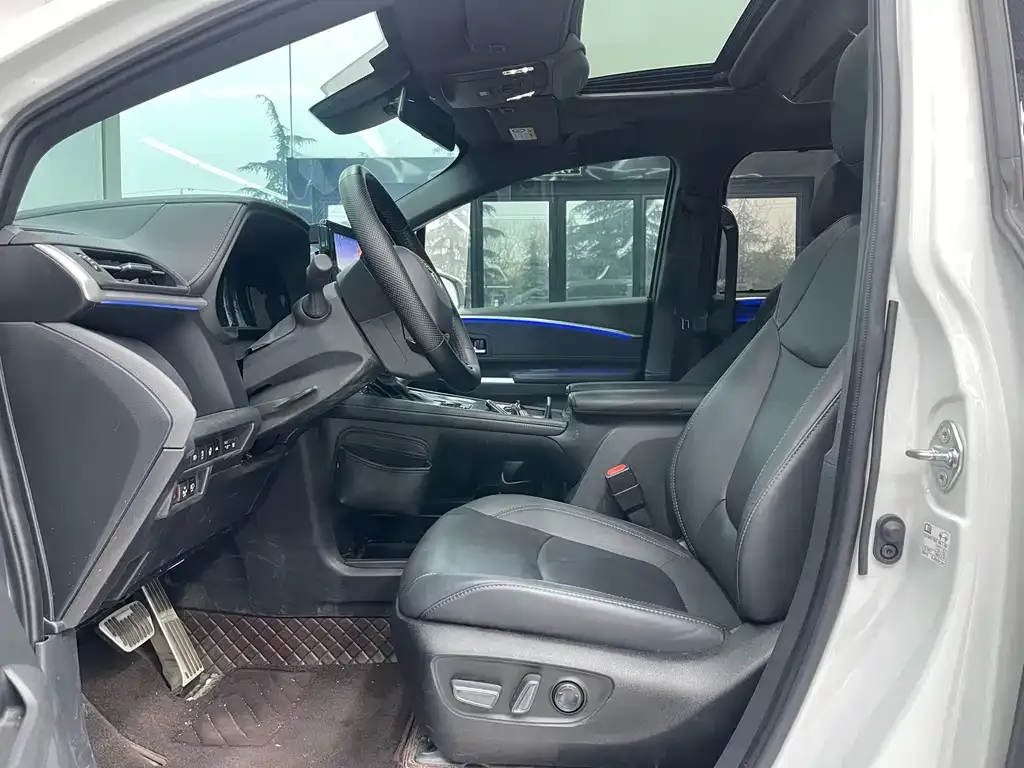 Toyota Sienna — фото 4