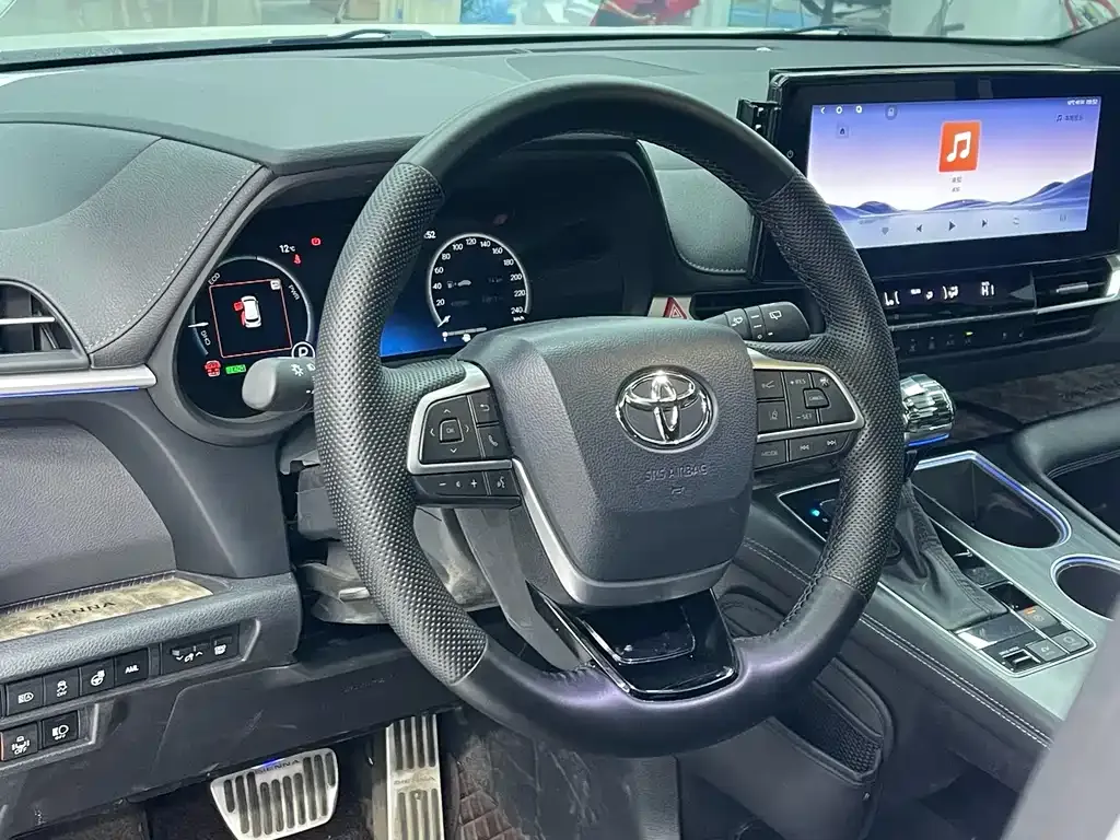 Toyota Sienna — фото 6