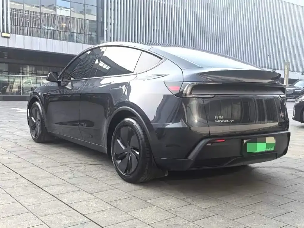 Tesla Model Y — фото 7