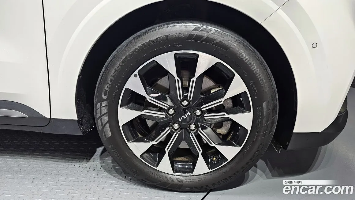 Kia Carnival — фото 10