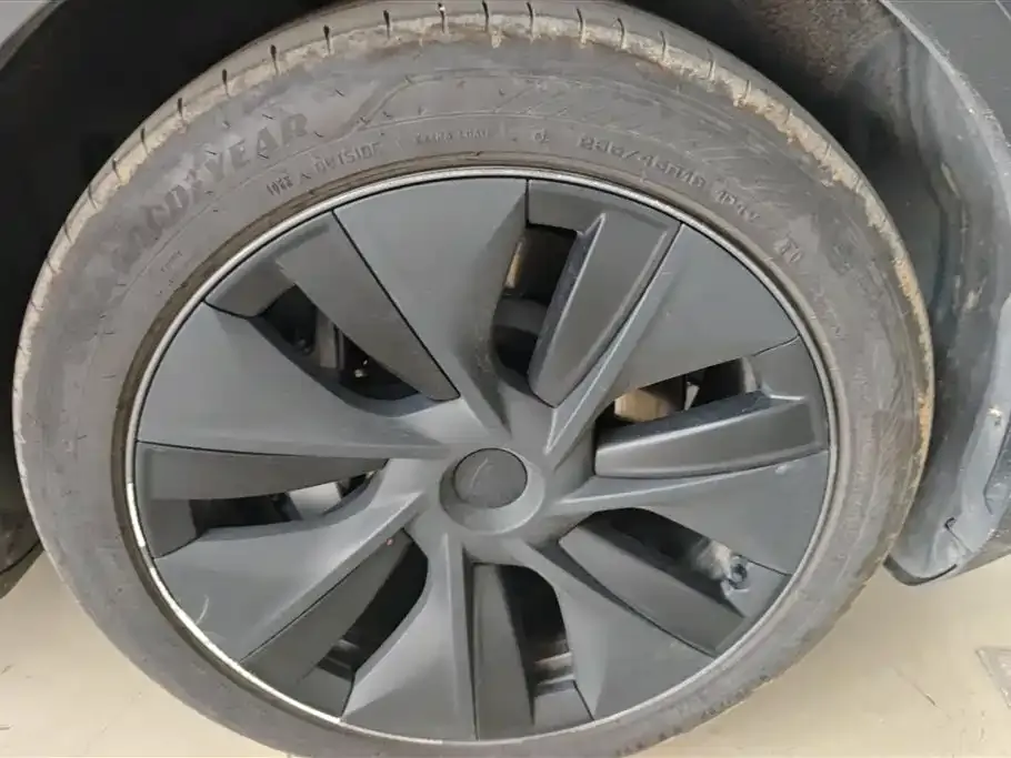 Tesla Model Y — фото 5