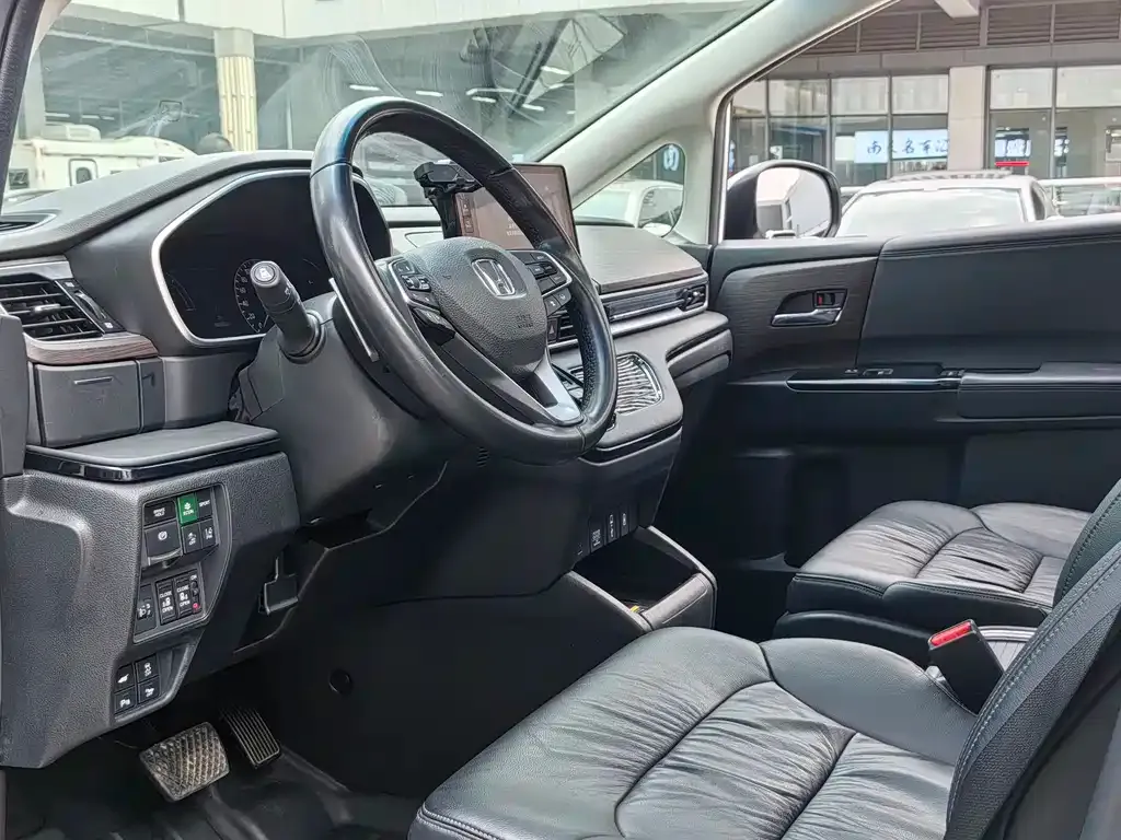 Honda Odyssey — фото 10