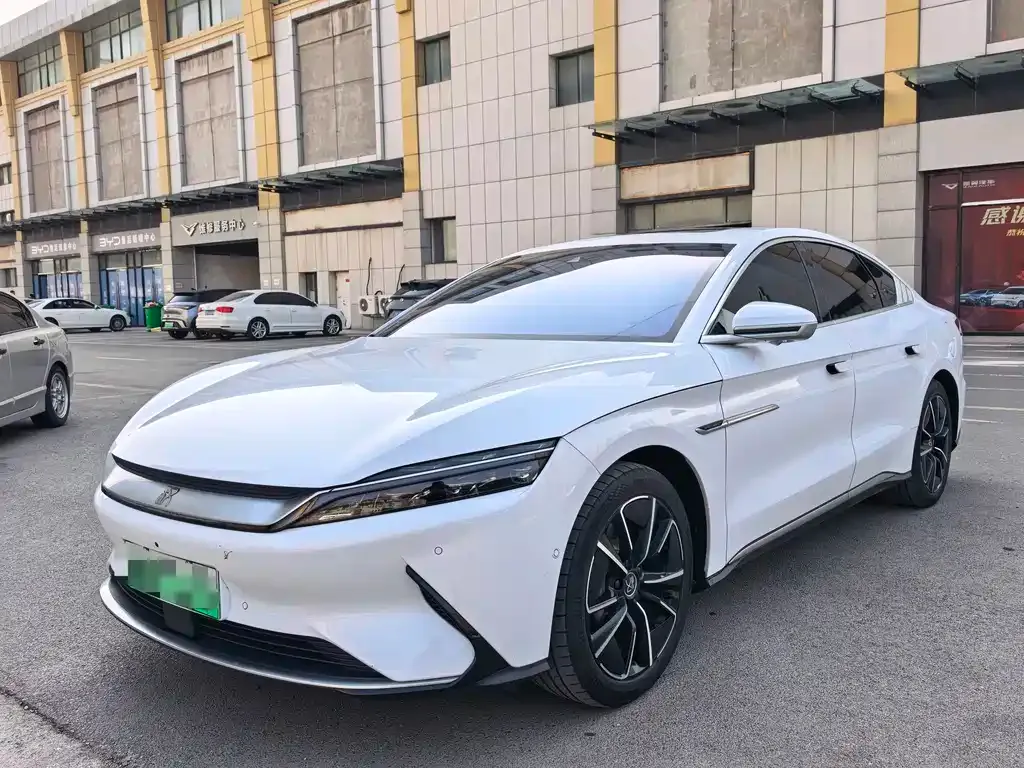 BYD Han — фото 1