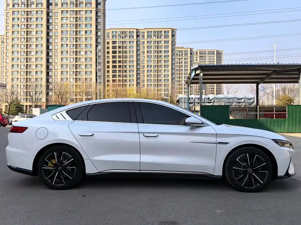 BYD Han — фото 10