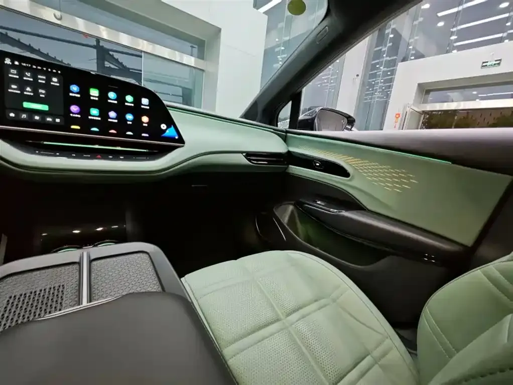 Hongqi EH7 2024 из CN, фото 7