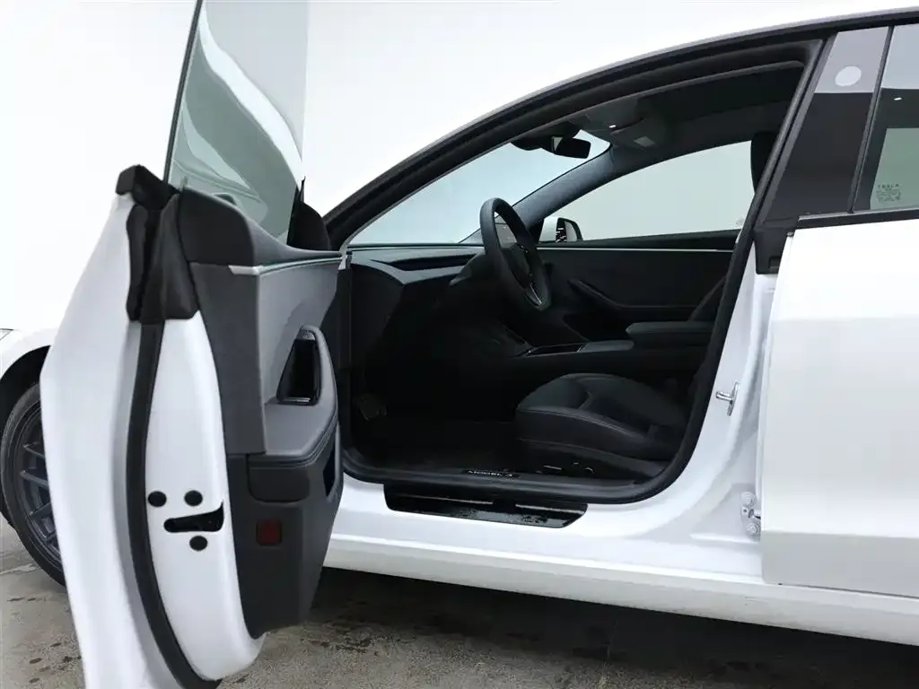 Tesla Model 3 — фото 5