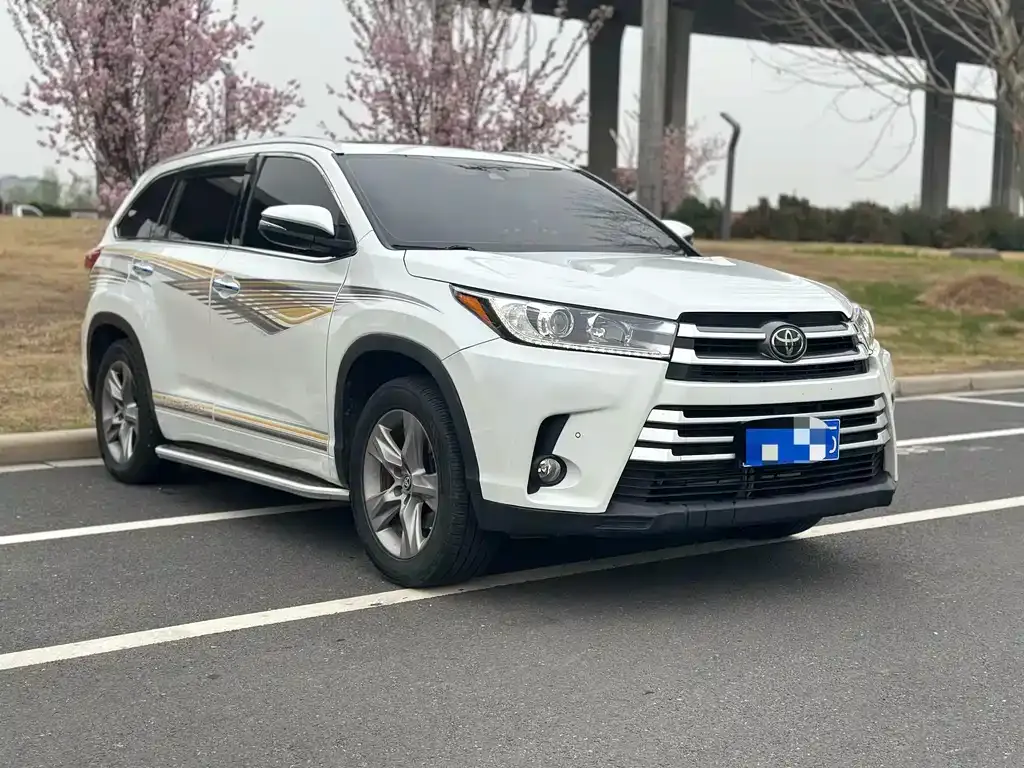 Toyota Highlander — фото 10