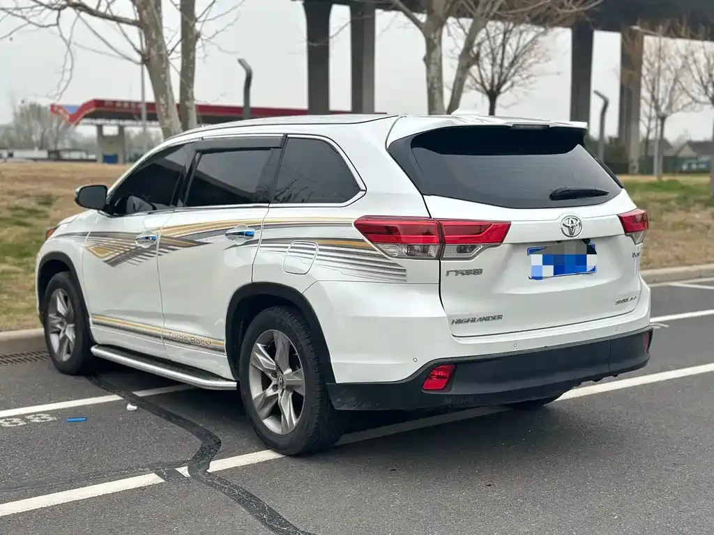 Toyota Highlander — фото 9